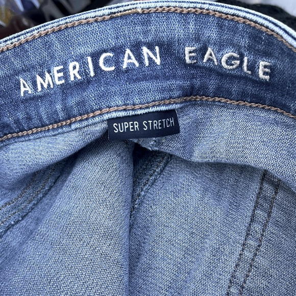 WOMENS AEO DISTRESSED HI RISE SUPER STRETCHY DENIM MINI SKIRT SIZE 12 - Picture 4 of 6